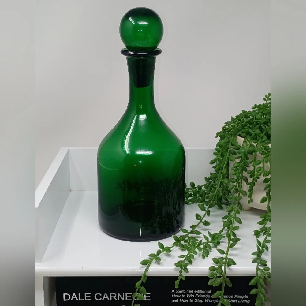 Elegant Green Glass Vase